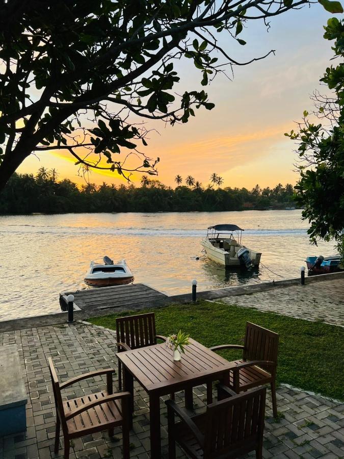 Villa Riverside 阿鲁特伽马 外观 照片